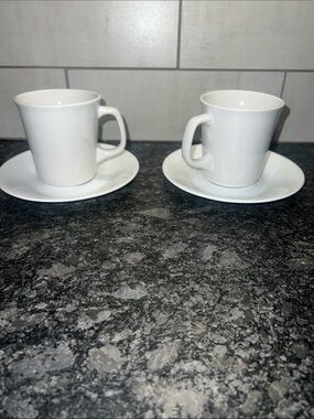 Set of 2 Corelle Coordinates White Porcelain Tea/Coffee Cups & Saucers like new!